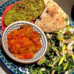 Set with chickpeas and edamame falafel