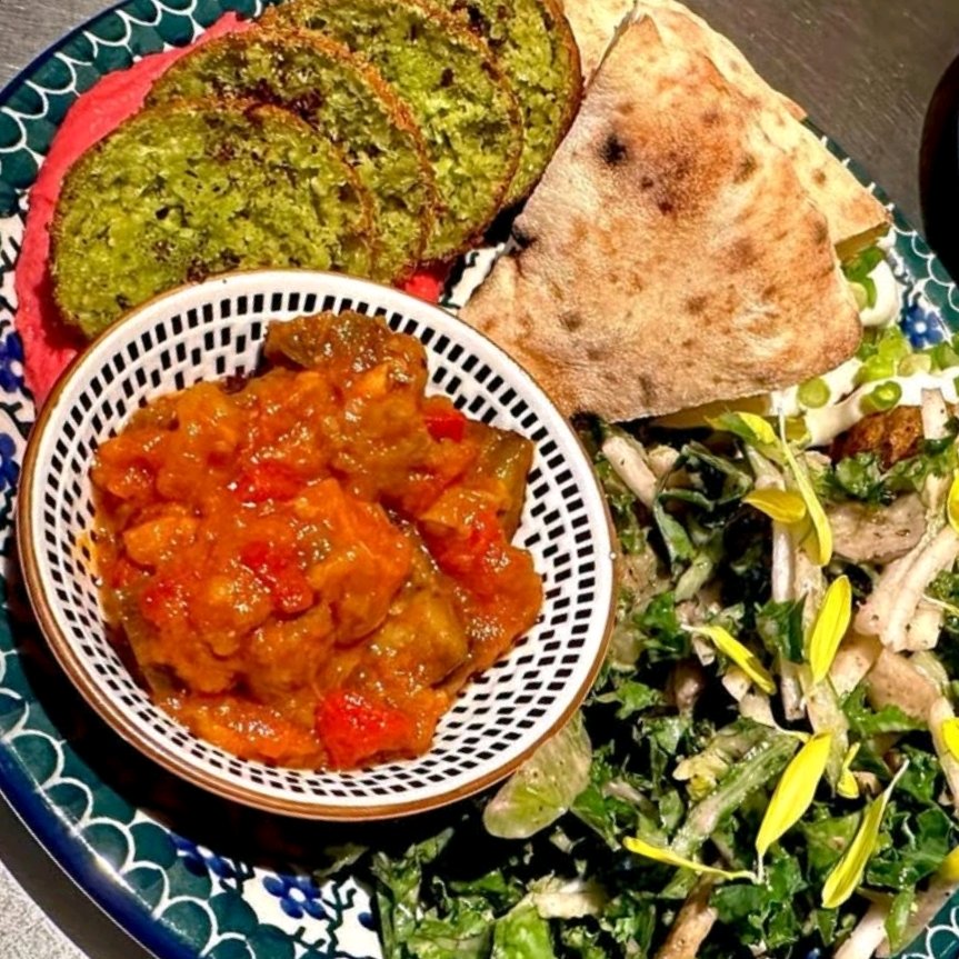 Falafel Mezze Plate (ファラフェルメゼプレート)