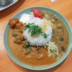 トマトとココナッツ風味カレー