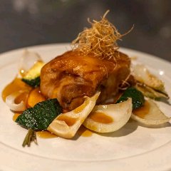 기존 식초돼지와는 다른 고집스러운 일품요리