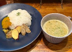 コクのある味の後のスパイシーさがたまらないグリーンカレー