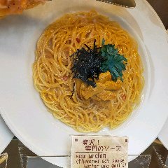 Pasta with butter, garlic and sea urchin sauce