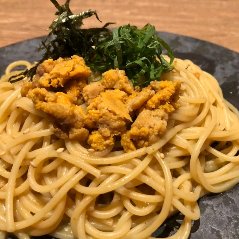 Pasta with butter, garlic and sea urchin sauce