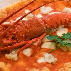 Pizza with two luxurious Ohara lobsters