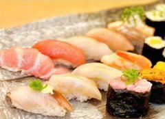 特色寿司拼盘午餐