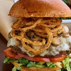 一口食べるとチーズが溢れてくチーズバーガー