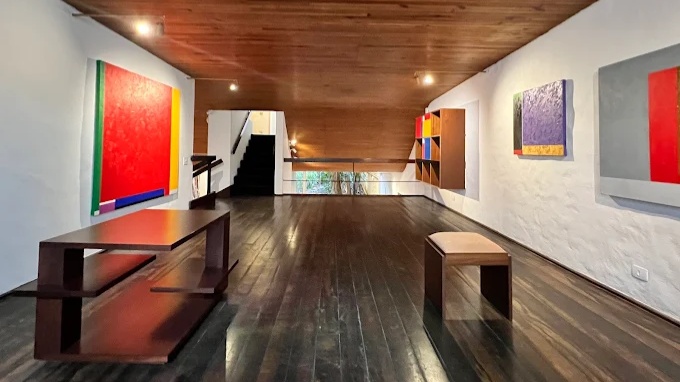 Sala de exposição da Casa Zalszupin