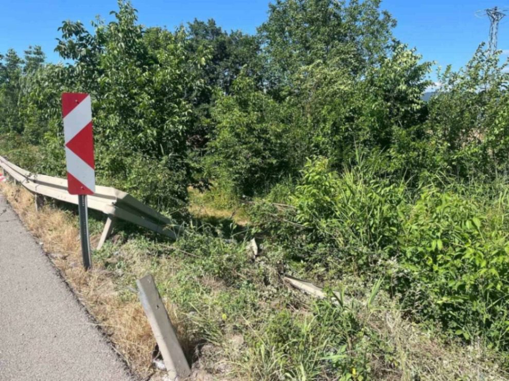İnegöl'de motosikletiyle 50 metrelik şarampole uçtu!
