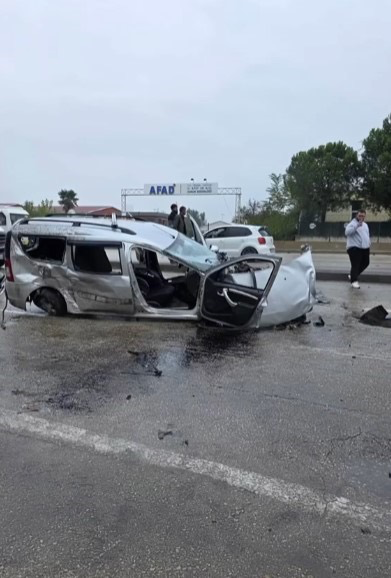 Bursa'da yağmur kazayı getirdi! 5 araç birbirine girdi, 5 kişi yaralandı...