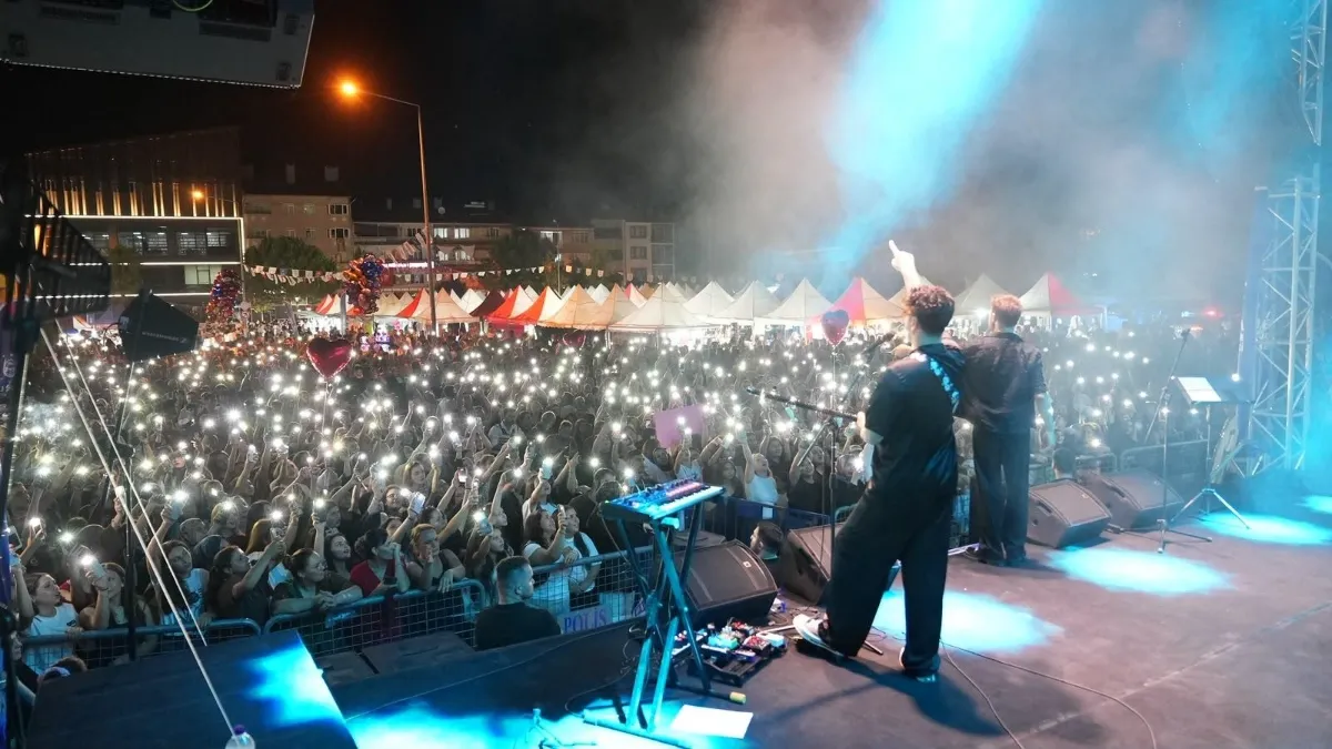 Gürsu'da festival coşkusu! 28. Armut Festivali konserlerle sona erdi