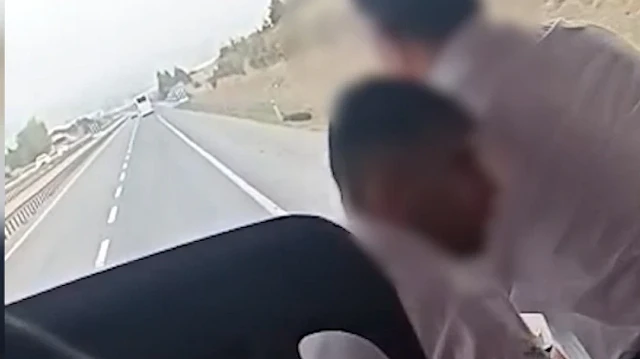 Bursa'ya giden otobüste seyir halinde şoför değişimi! Polis otobüsü Bursa'da durdurdu...