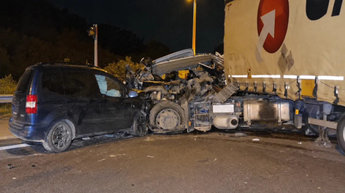 Bursa’da tır ile otomobil çarpıştı: 1 ölü, 7 yaralı