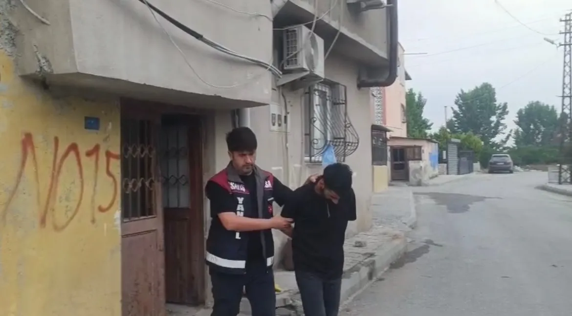 Bursa’da sahte polis çetesi yaşlı çifti 100 milyon lira dolandırdı