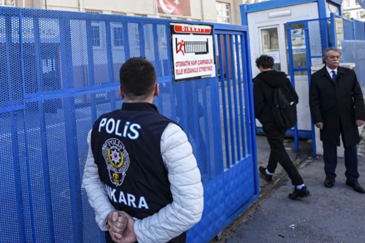 Okullarda yeni dönem! 30 bin güvenlik görevlisi alınacak