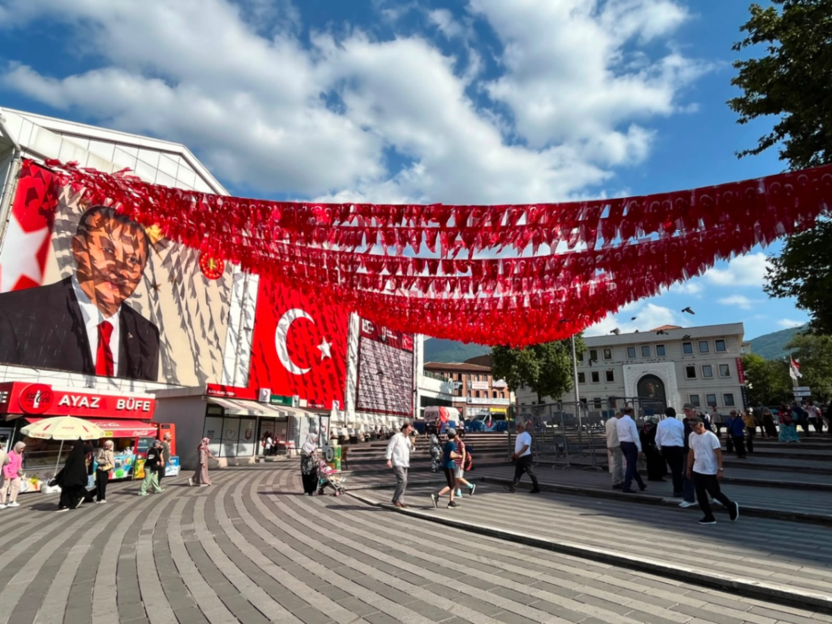 15 Temmuz öncesi Bursa kırmızı-beyaza büründü