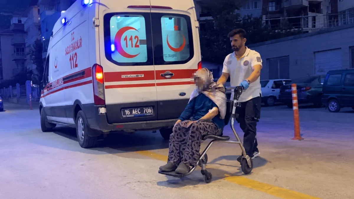 Bursa’da yangın paniği: Anne ve engelli kızı kurtarıldı