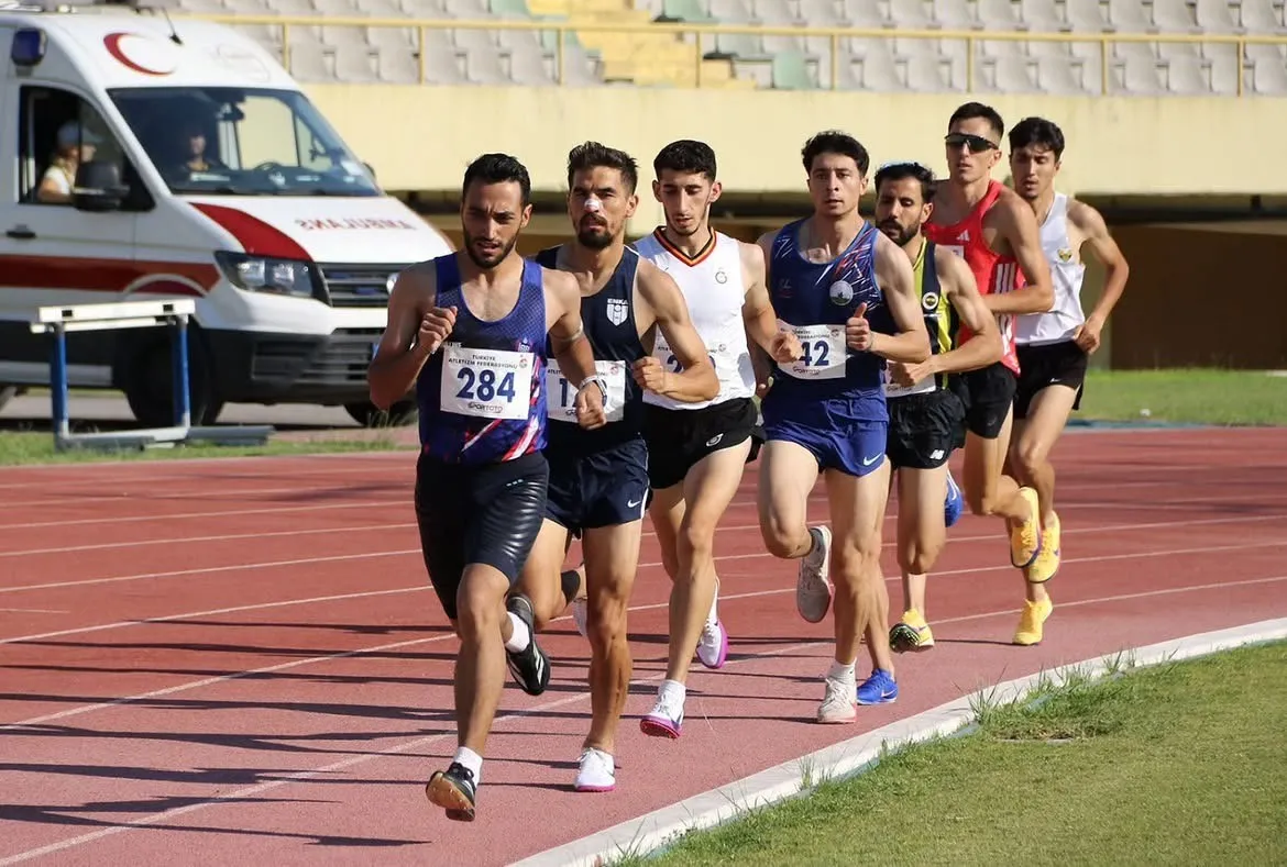Osmangazili atletler final için avantaj yakaladı