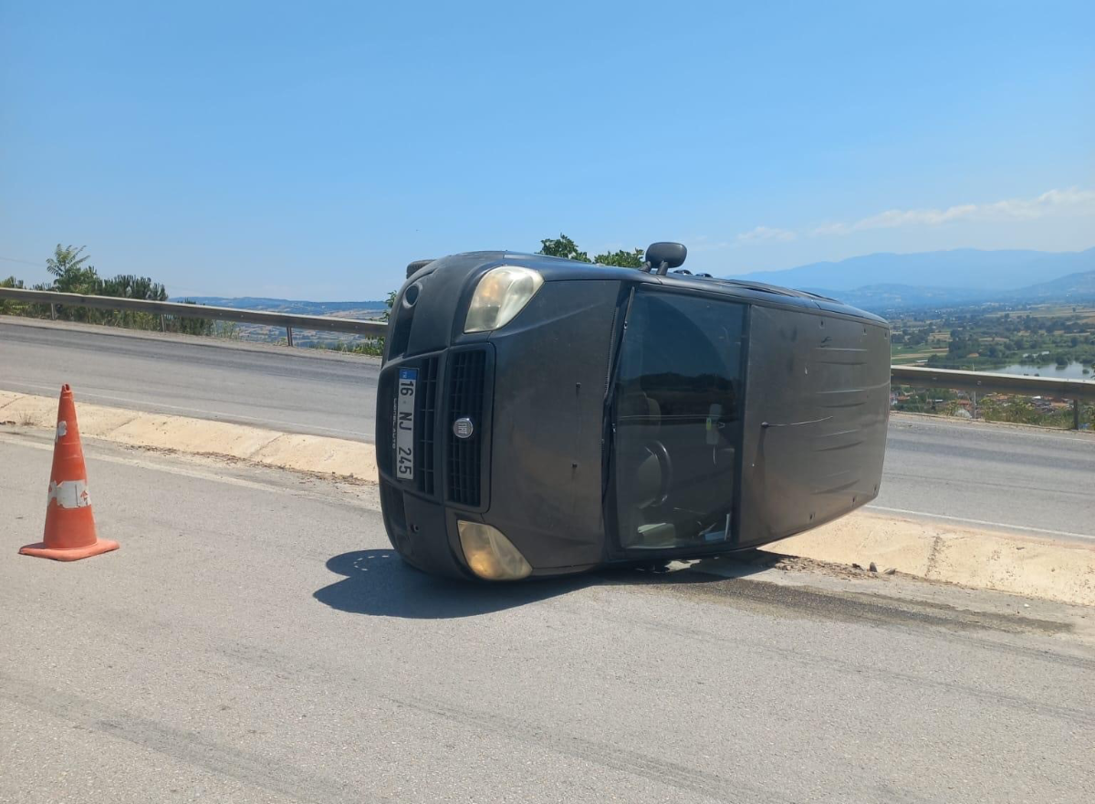 İnegöl'de Kontrolden Çıkan Araç Takla Attı: Sürücü Yaralandı