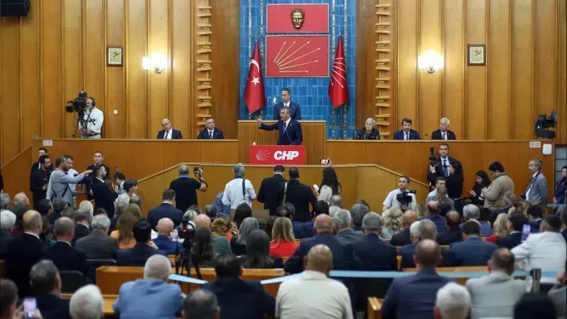 Özgür Özel'in yeni partisinde kritik eşik! 90'dan fazla vekilden imza