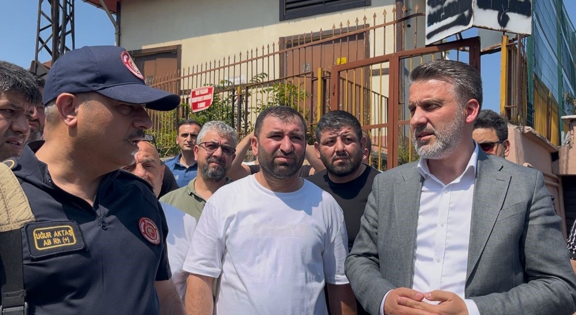 Kayhan çarşısı'ndaki yangının ardından Şahin Biba olay yerinde