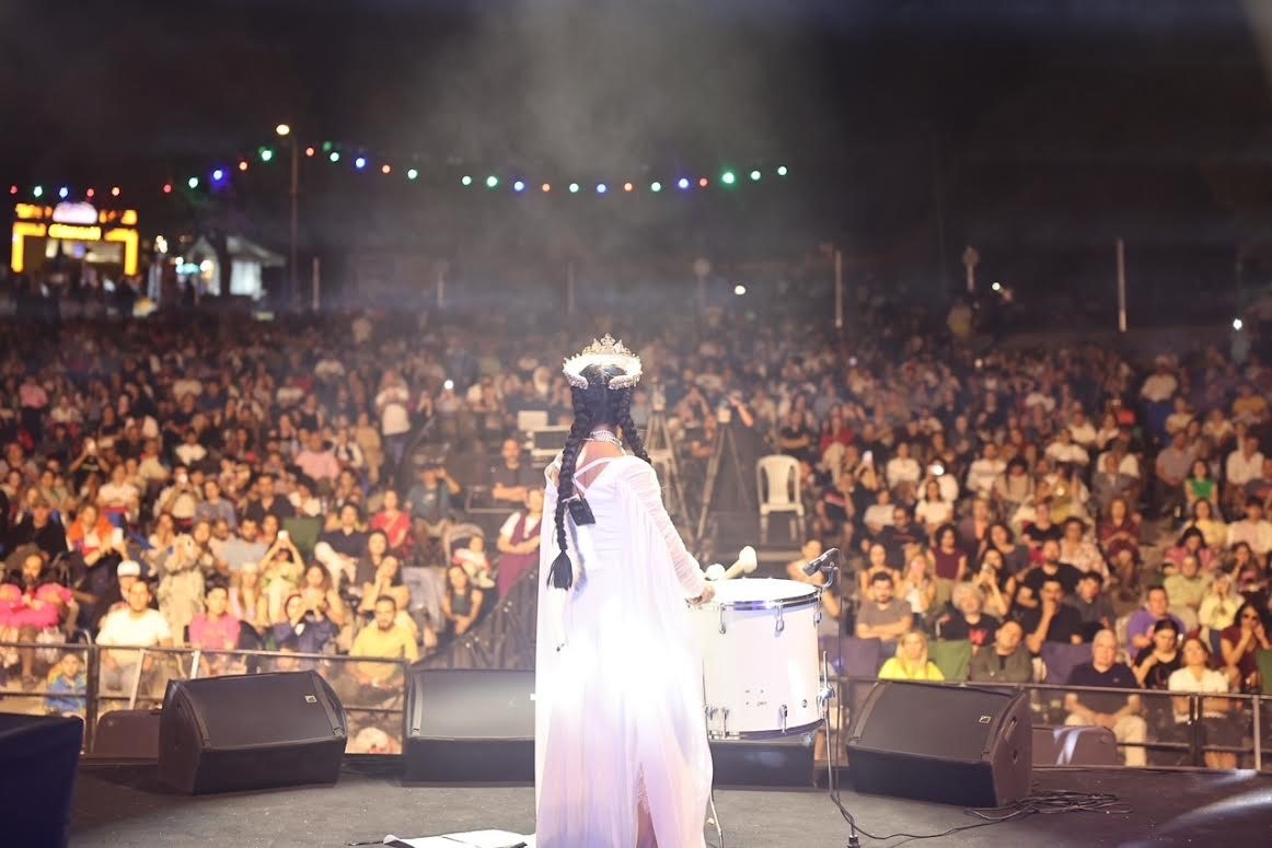 Nilüfer Caz Festivali'ne unutulmaz final! Emel Mathlouthi Bursa'da müzik ve özgürlük rüzgârı estirdi