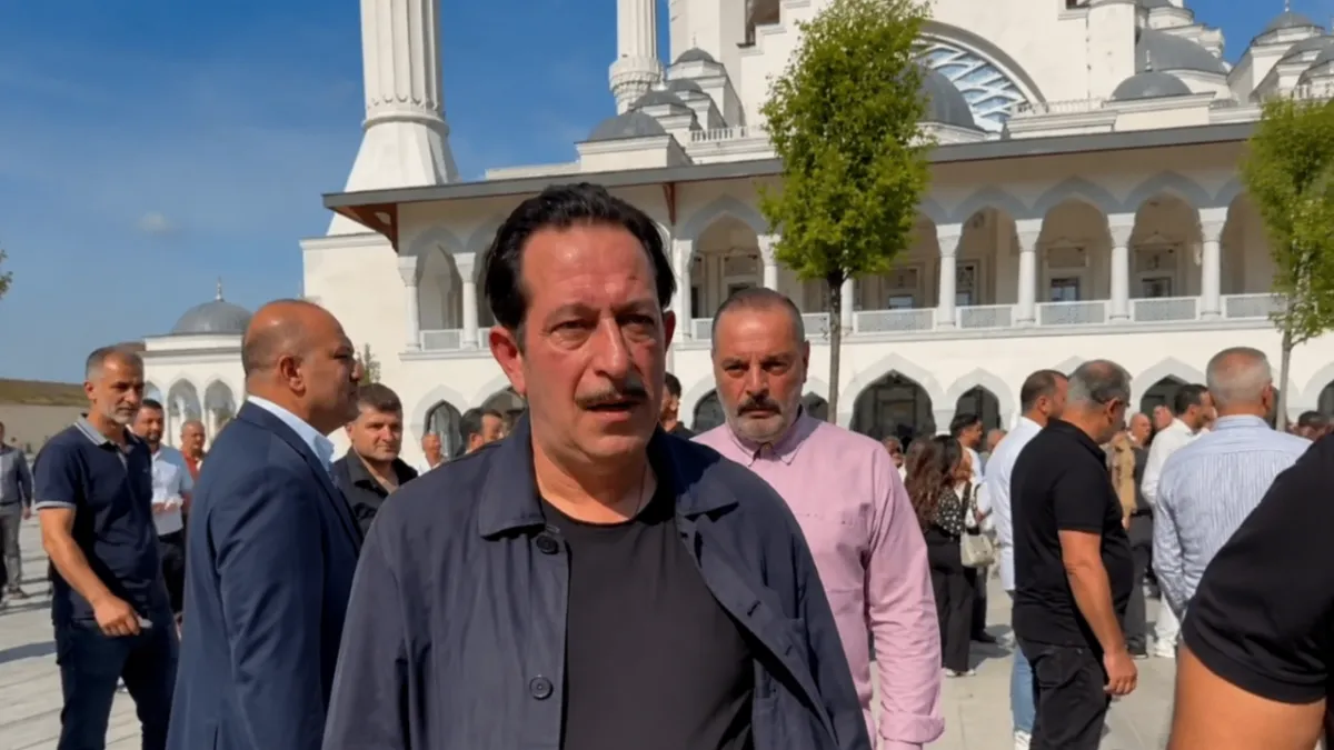 Cem Yılmaz cenaze töreninde görüntülendi! Son hali dikkat çekti