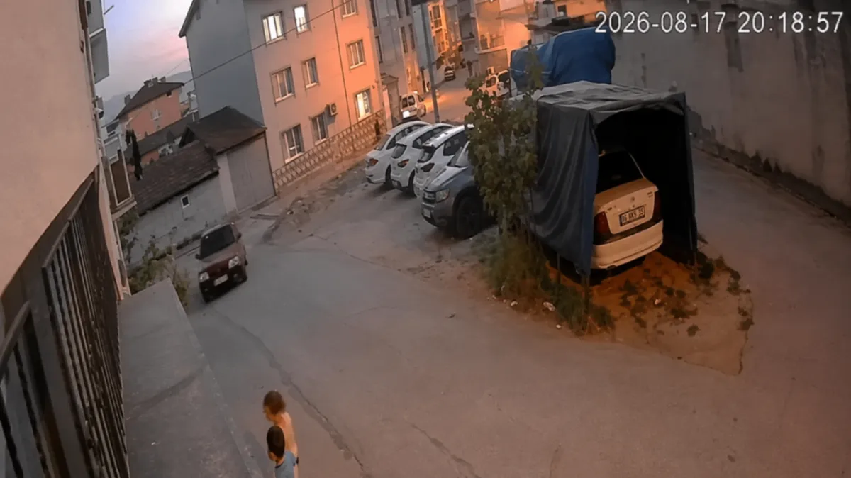 Çocukların oynadığı sokağa drift atarak girdi