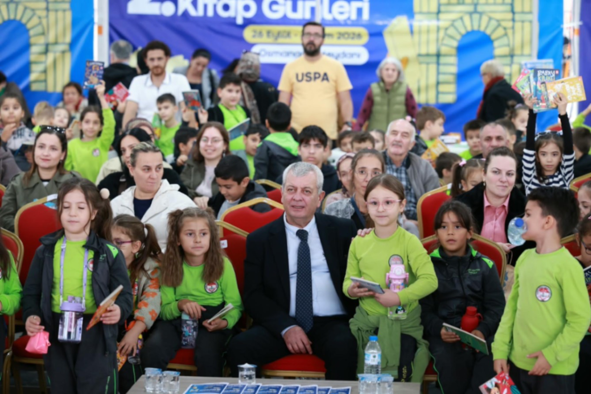 Bursa’da çocukların kitap heyecanı! Ünlü yazarın önünde uzun kuyruk...