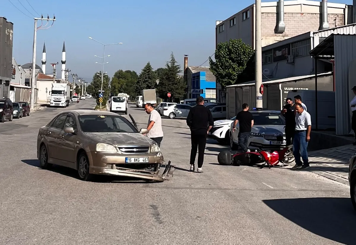 Otomobil ile motosiklet kafa kafaya çarpıştı: 1 yaralı