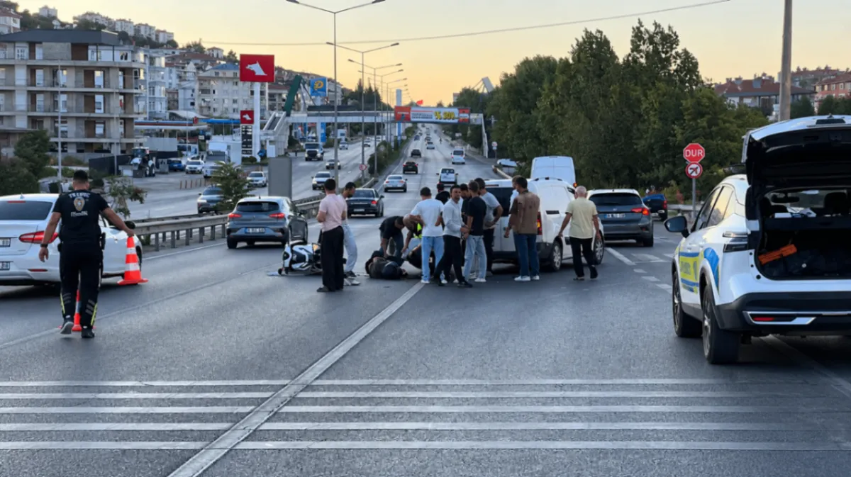 Bursa’da motosiklet otomobile çarptı: 22 yaşındaki sürücü yola savruldu