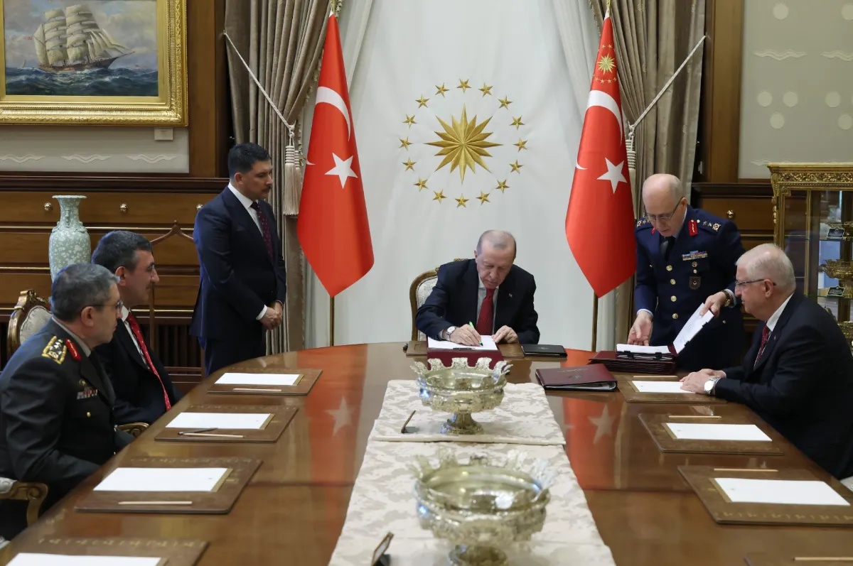 Erdoğan YAŞ kararlarını imzaladı: TSK'da kritik atamalar ve terfiler