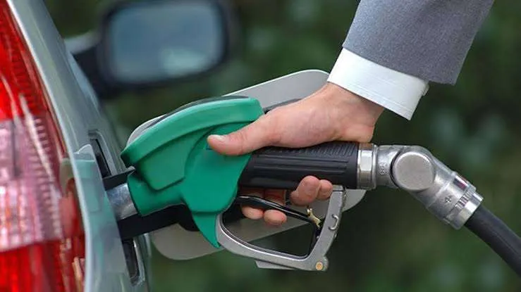 Motorinde yüzde 13’ü aşan indirim: Pompa fiyatları yeniden güncellendi