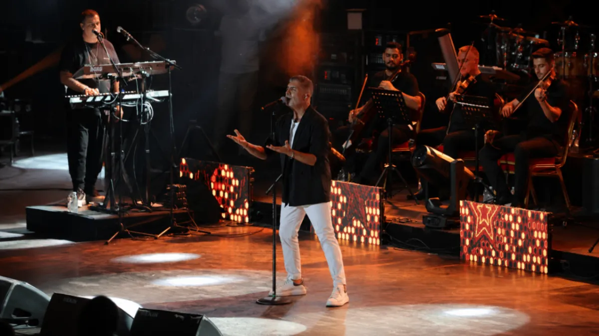 Özcan Deniz finalde mest etti