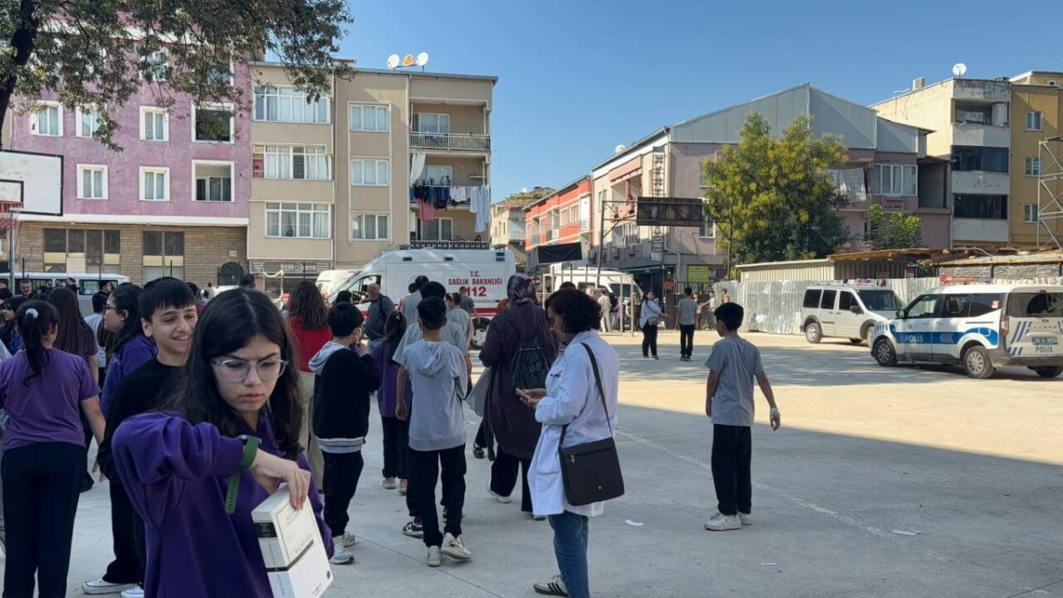 Bursa Kestel'de hareketli dakikalar! Öğrenciler hastaneye kaldırıldı...