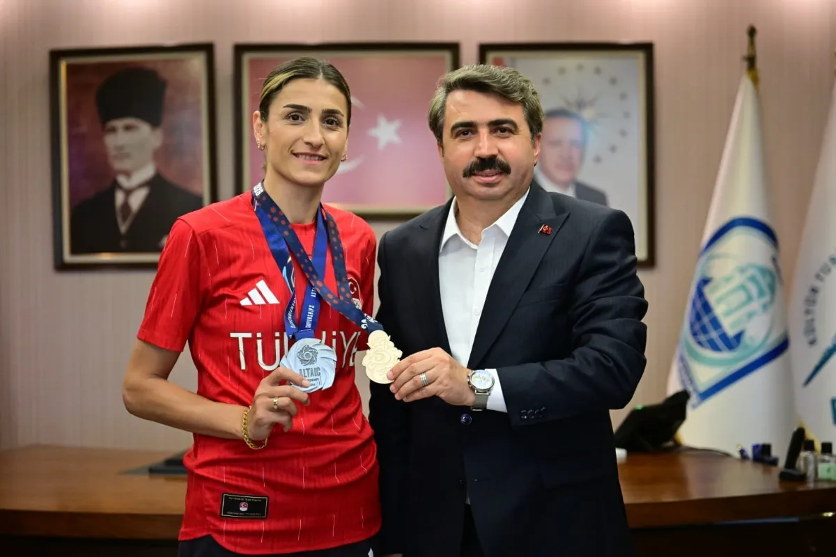 Milli tekvandocu Hatice Kübra İlgün’den Bursa’ya çifte gurur