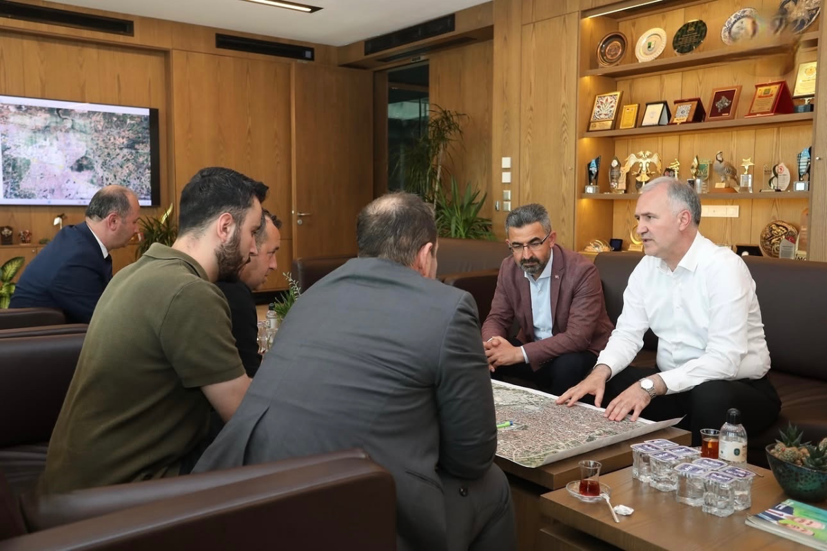 İnegöl’de alternatif ulaşım için metrobüs sistemi gündemde