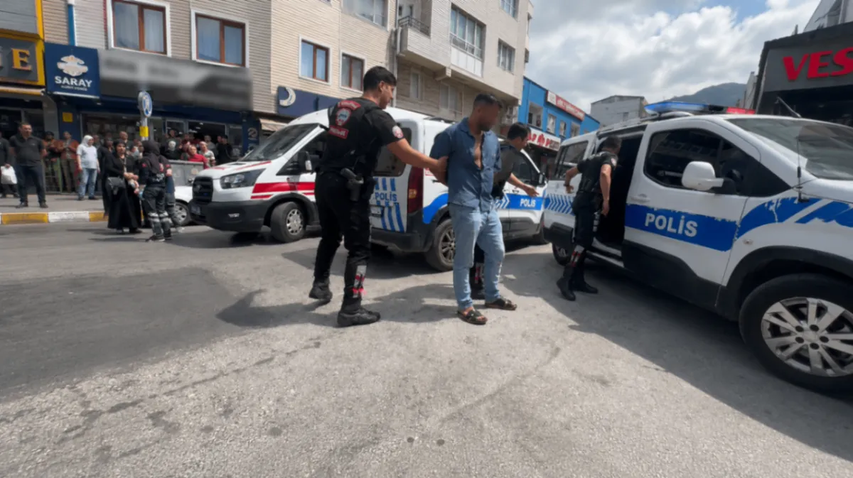 Polis bıçağı elinden aldı, faciayı önledi