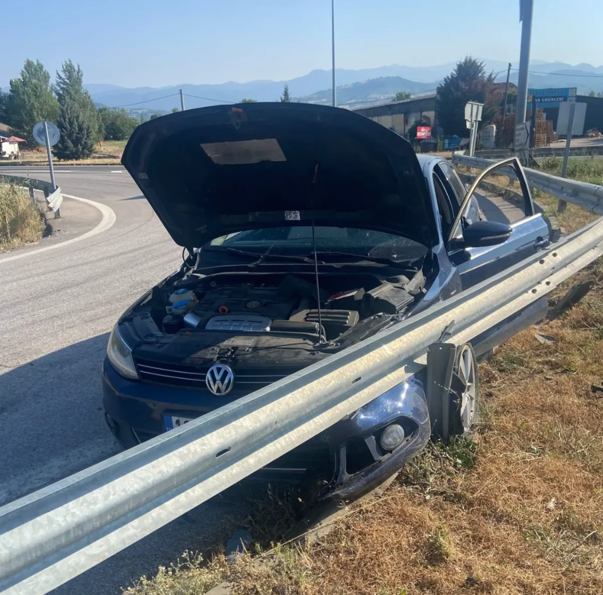 Navigasyona uydu, bariyerlere çarptı