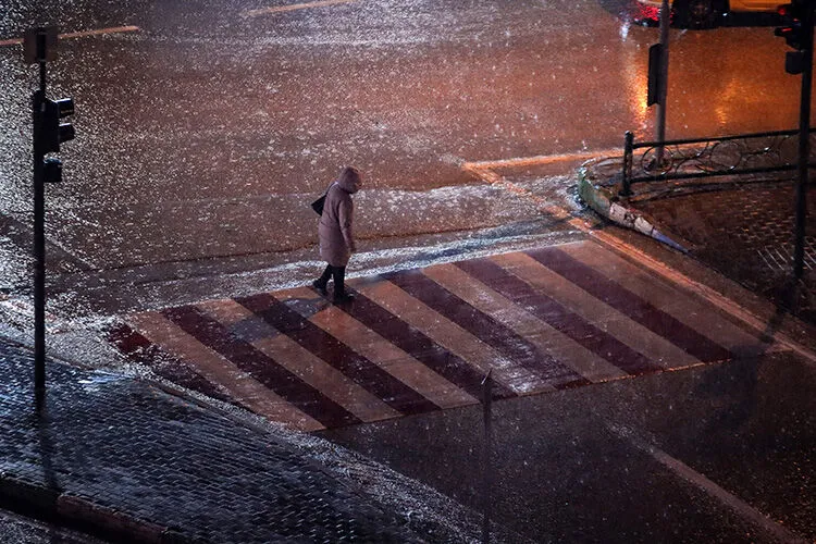 Bursa'da beklenen yağmur geldi! Meteoroloji'den peş peşe uyarılar...