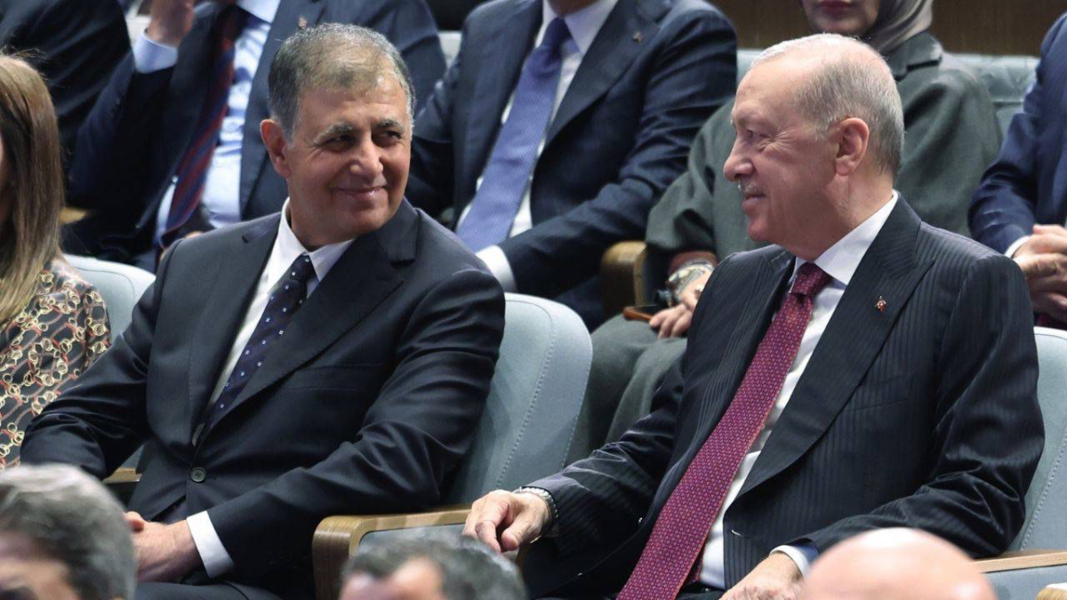 Cemil Tugay AK Parti rozetini taktı! İşte ilk sözleri...