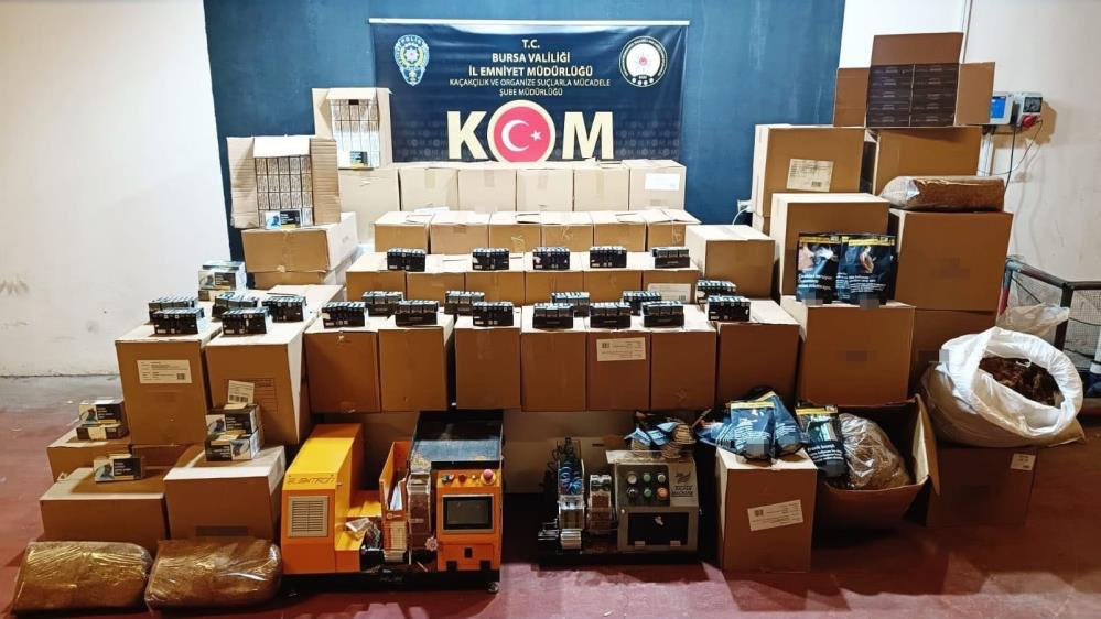 Bursa'da merdiven altı sigara üretimine baskın! 4 şüpheli yakalandı...