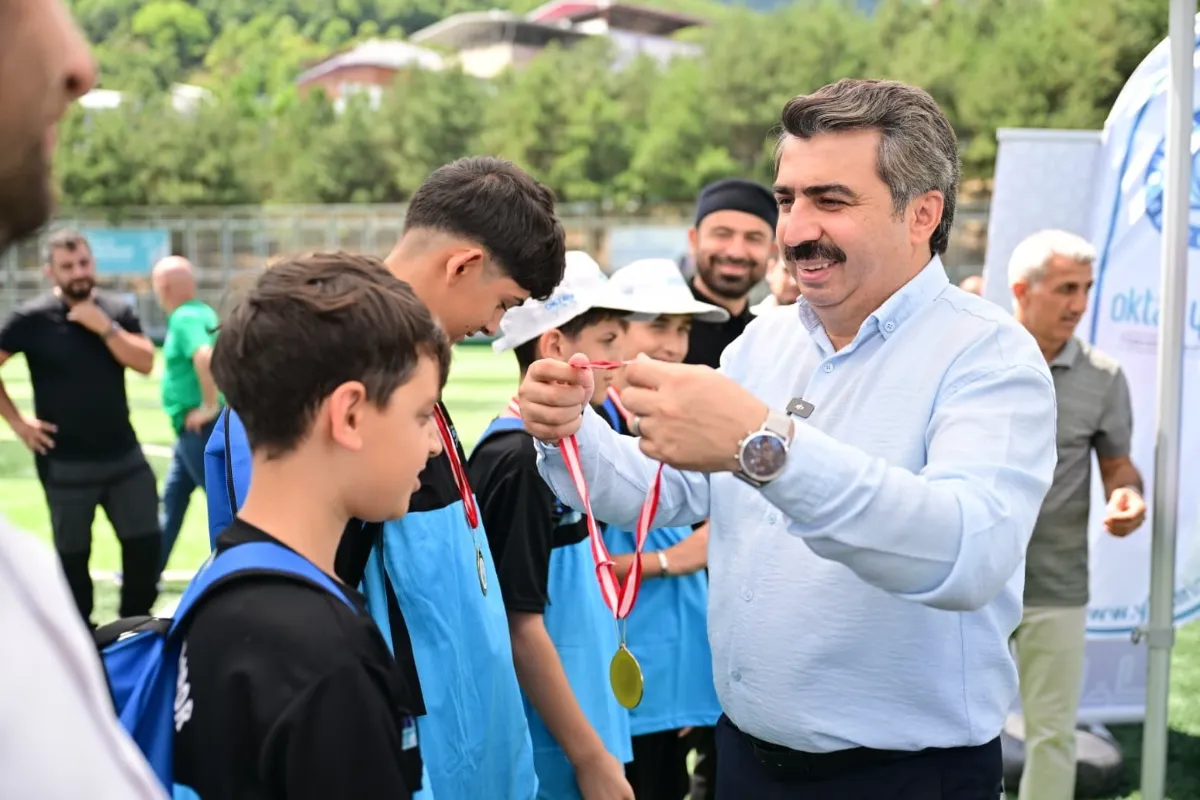 Yıldırım'da miniklerin büyük heyecanı! Camiler arası turnuvada kazanan kardeşlik oldu