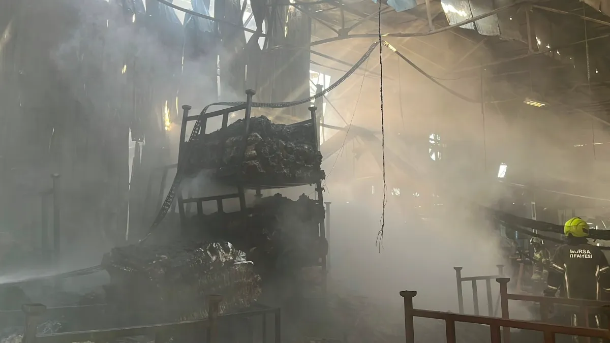 Bursa'da tekstil fabrikasında yangın paniği