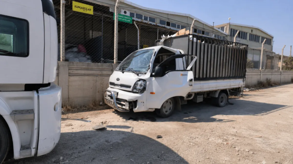 Bursa’da kamyonet park halindeki kamyona çarptı: Sürücü ağır yaralandı