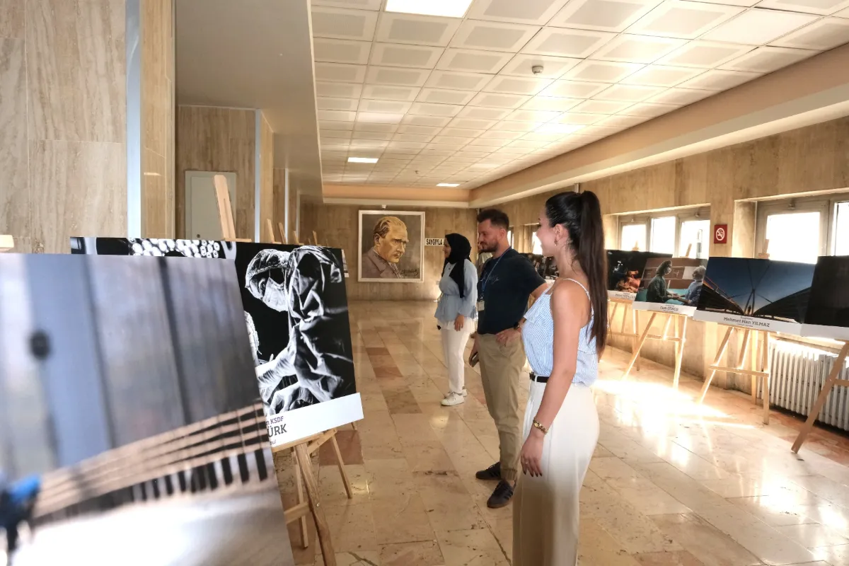 BUÜ’de fotoğraf sanatıyla kadın sağlığına dikkat çekiliyor