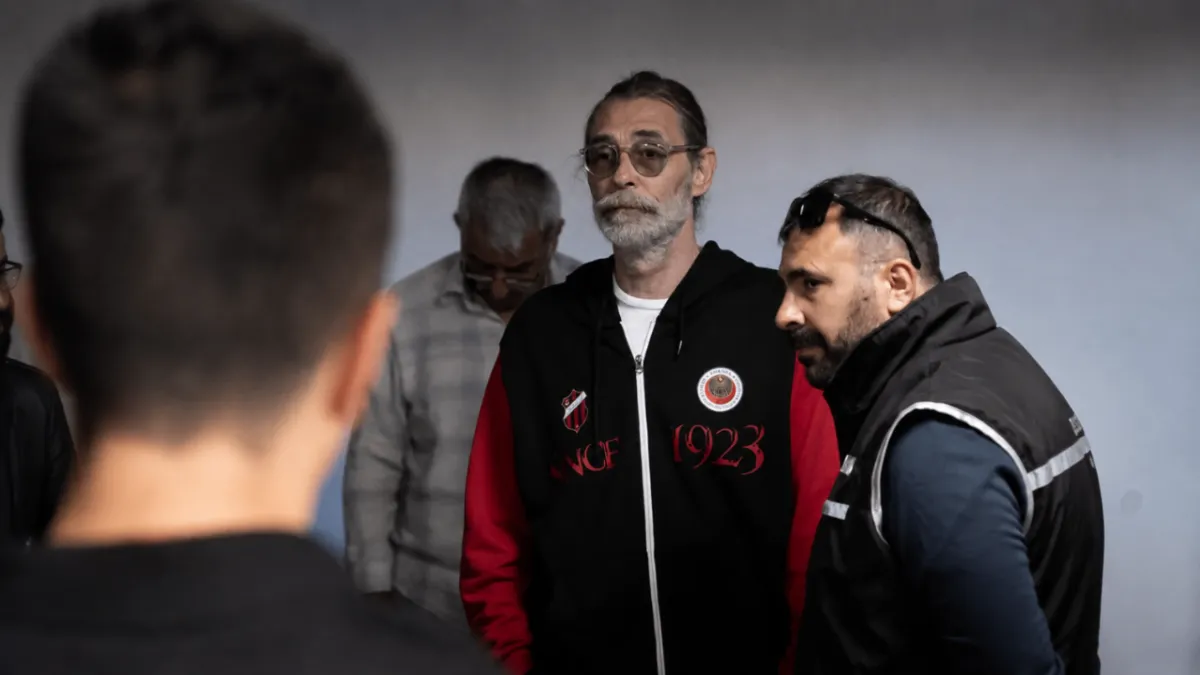 Erdal Beşikçioğlu: Siyasete girdiğim için pişmanım