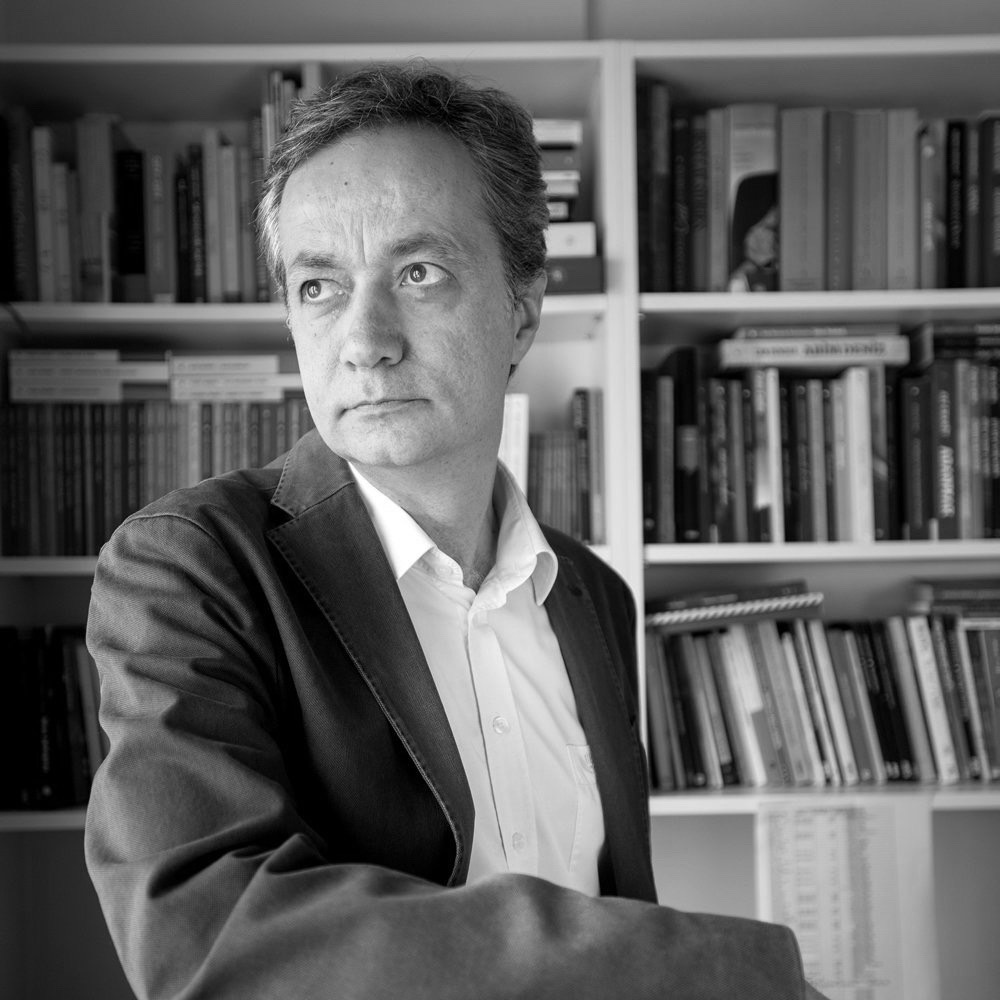 Yazar Cem Akaş'ın 19 yaşındaki oğlu hayatını kaybetti! Acı açıklama...