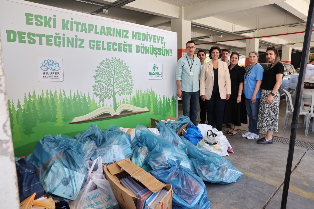 Kitaplarını getir, hediyeni al