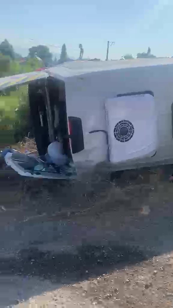 Bursa'da işçi servisi devrildi: 15 yaralı