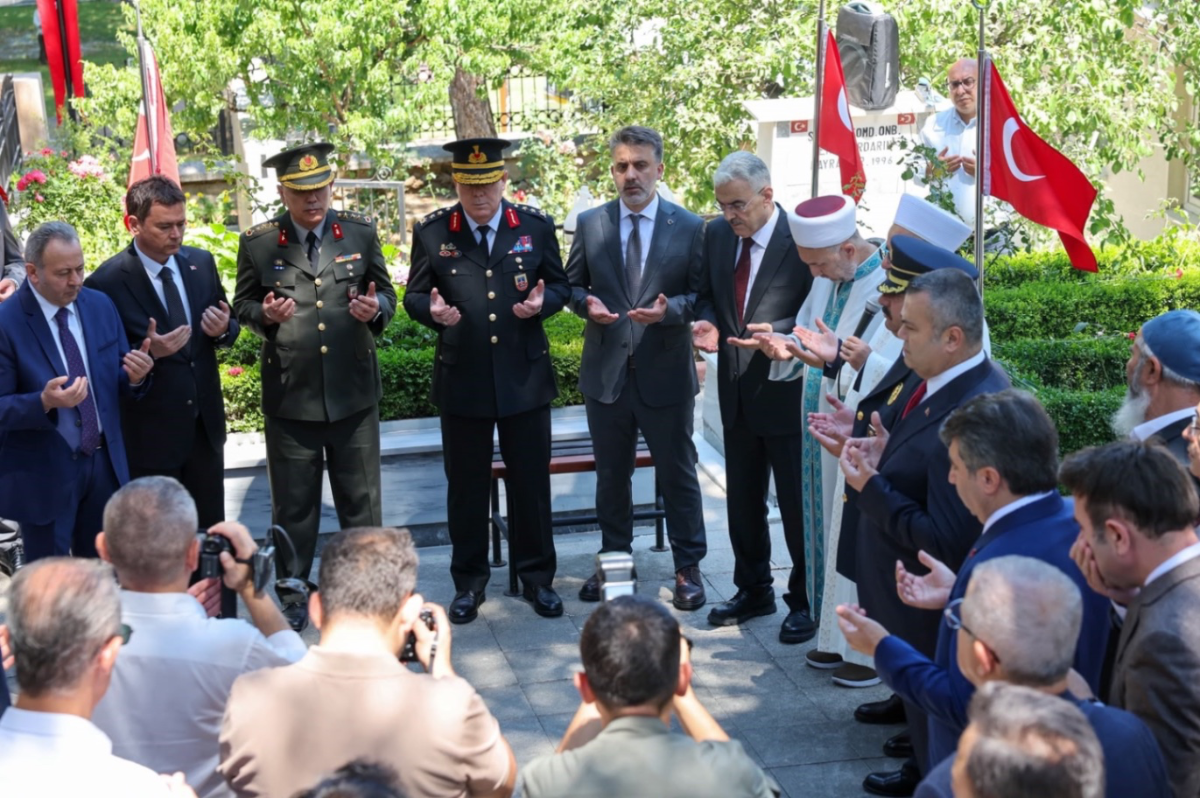 Bursa'da anlamlı gün! İlk durak şehitlikler oldu